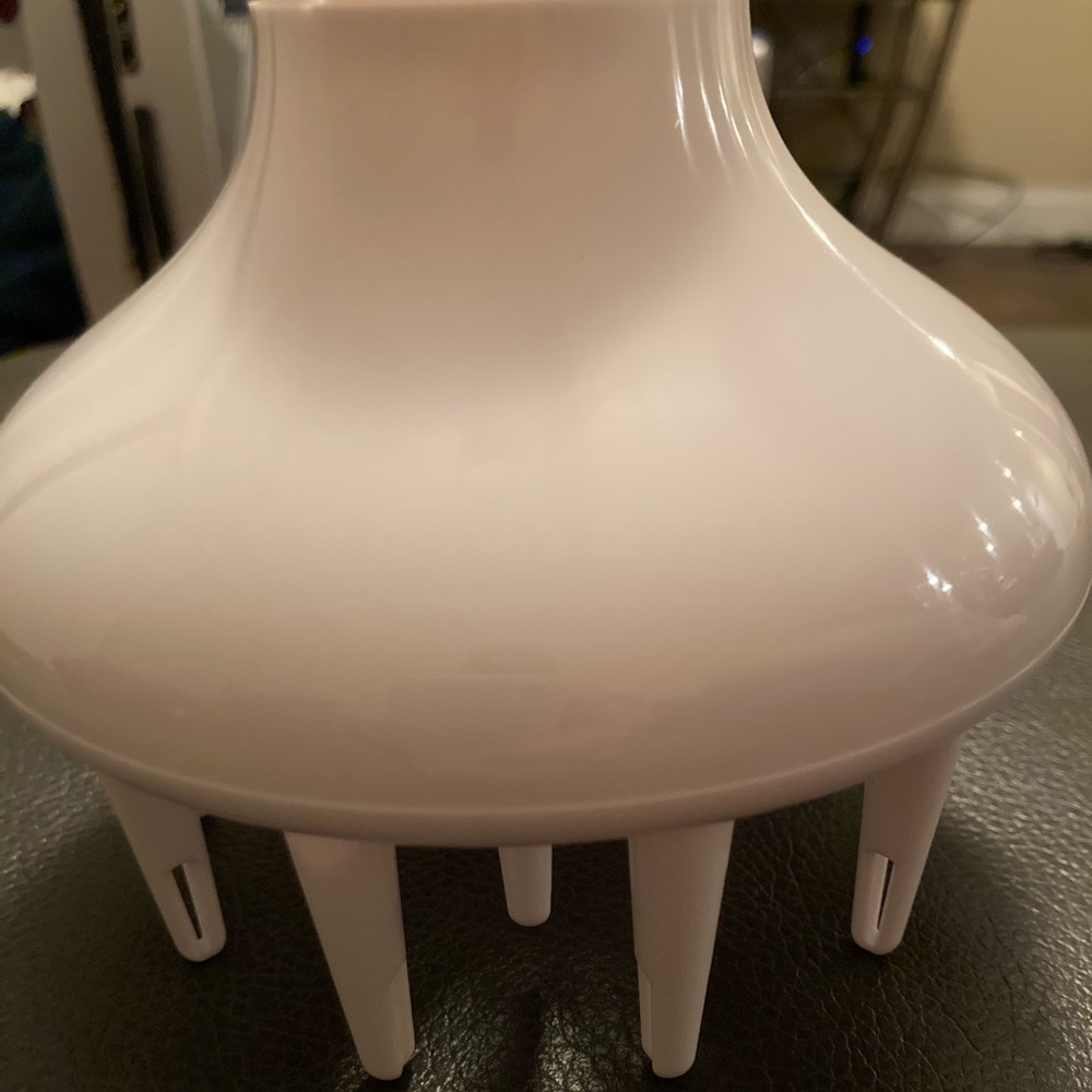 New blow dryer diffuser attachment